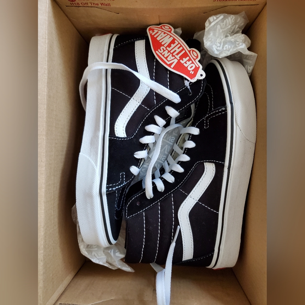 NWT Vans Sk8-hi High tops Shoes